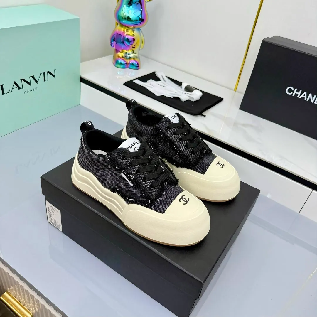 👟👟Ex-factory price 600👟👟 Chanel bread shoes ~ original calfskin panda shoes Chanel 25C latest hot style panda black and white sports shoes casual sneakers Xiaoxiang hot item classic black and white panda color coco girls must pay Fabric: original custom mixed sheepskin lining: original imported breathable mesh lining outsole: Original molded rubber + TPU combination Size: Women's 35-41 Buy now👉